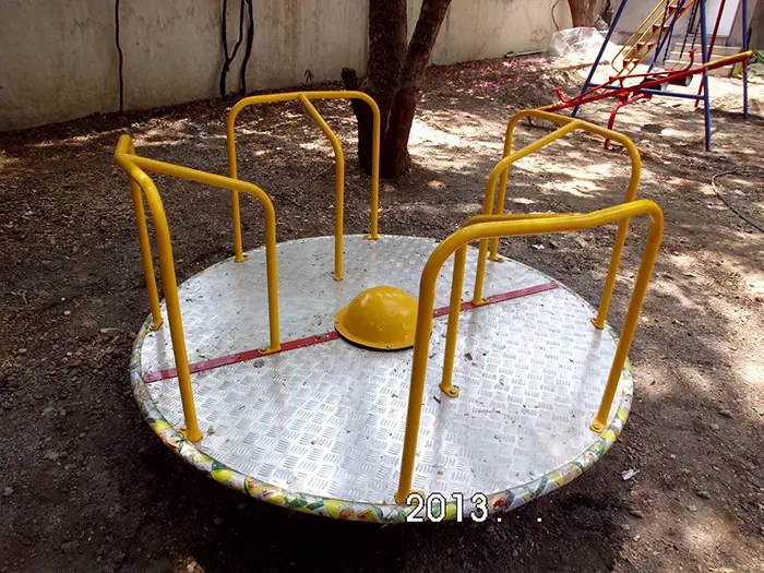 Kids merry go round playground equipment